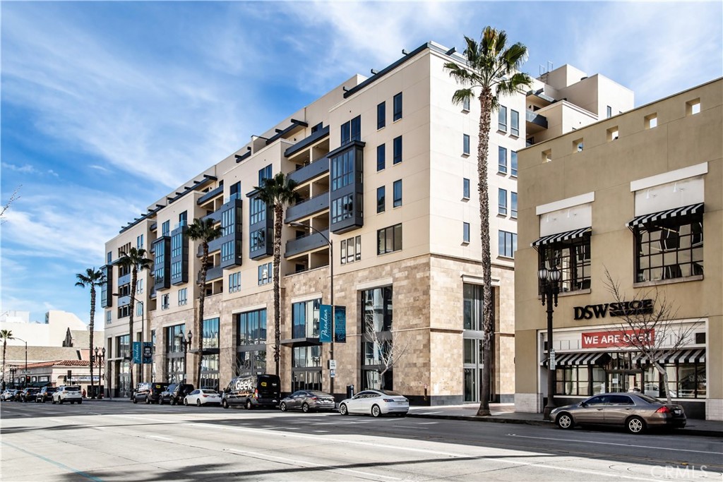 39 S Los Robles Avenue 3006