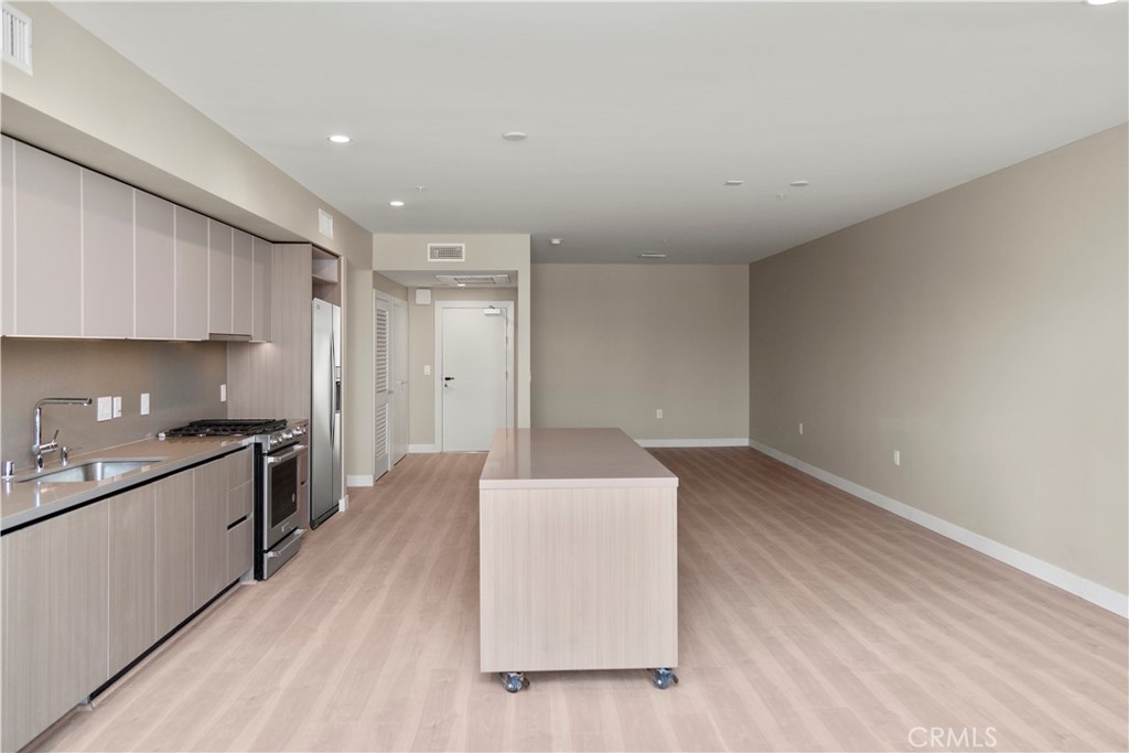 39 S Los Robles Avenue 3006