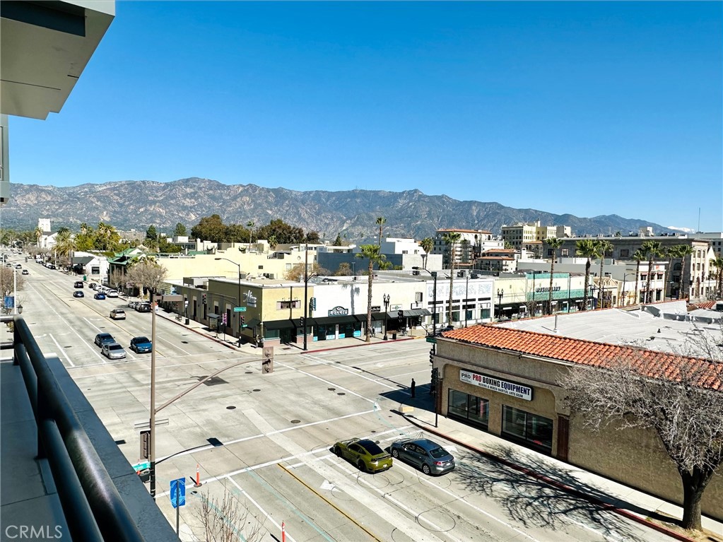 39 S Los Robles Avenue 3006