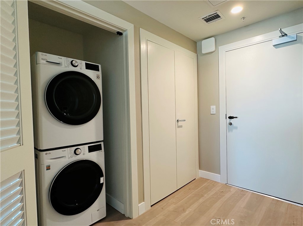 39 S Los Robles Avenue 3006