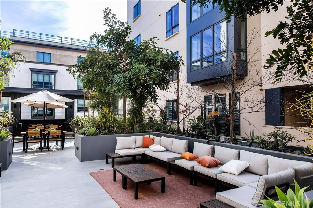 39 S Los Robles Avenue 3006