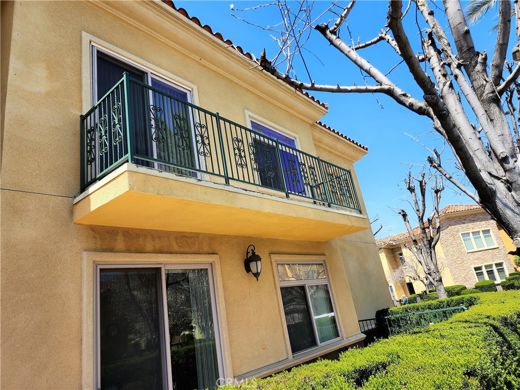 13798 Roswell Avenue A208