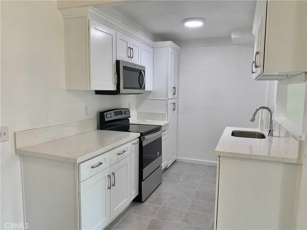 1735 E Washington Street G12