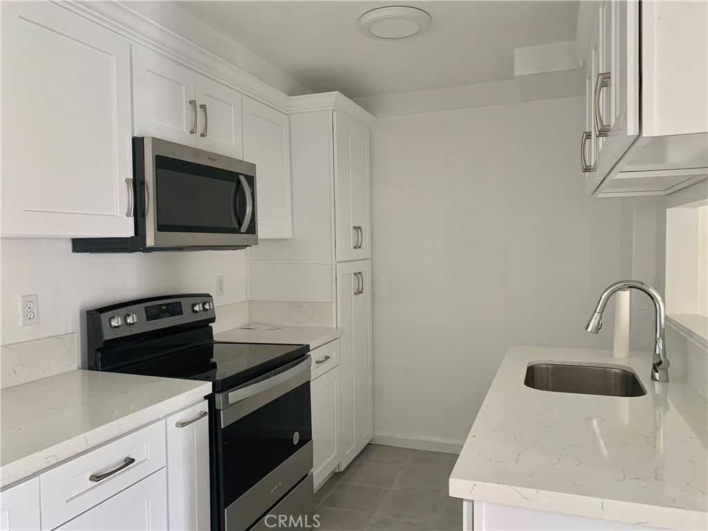 1735 E Washington Street G12