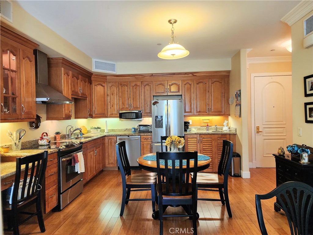 13798 Roswell Avenue C186