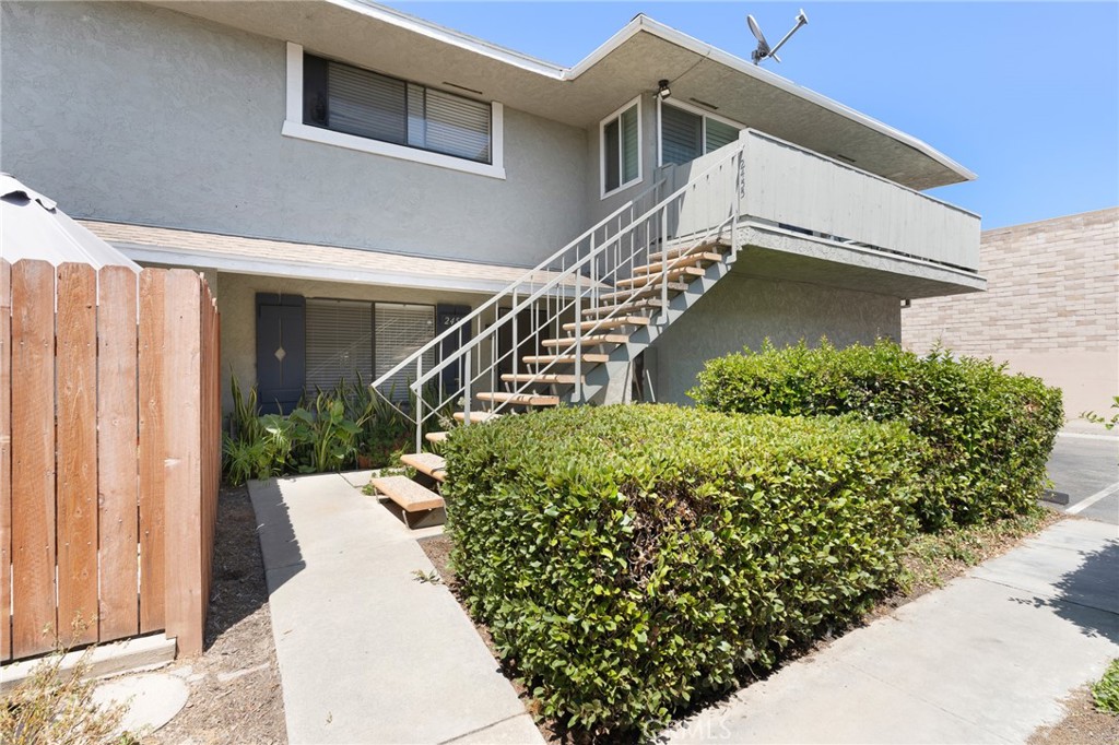 2455 Deodar Street 4