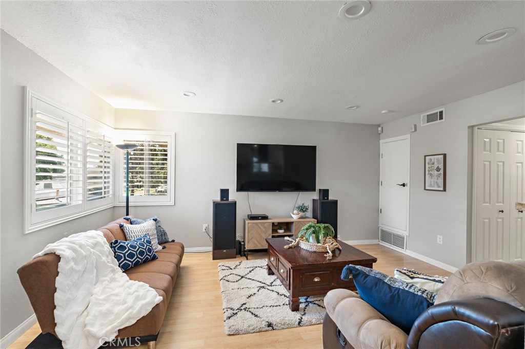 2455 Deodar Street 4