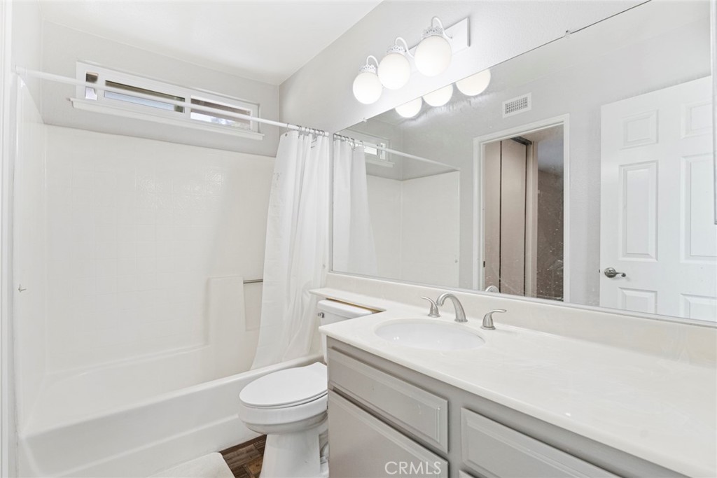 1090 Heaton Moor Drive