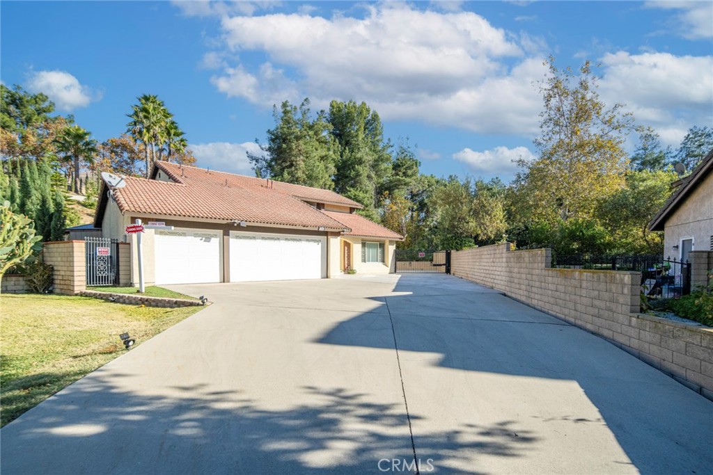 1090 Heaton Moor Drive