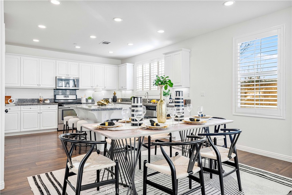 4004 S Cloverdale Way