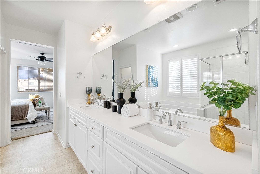 4004 S Cloverdale Way