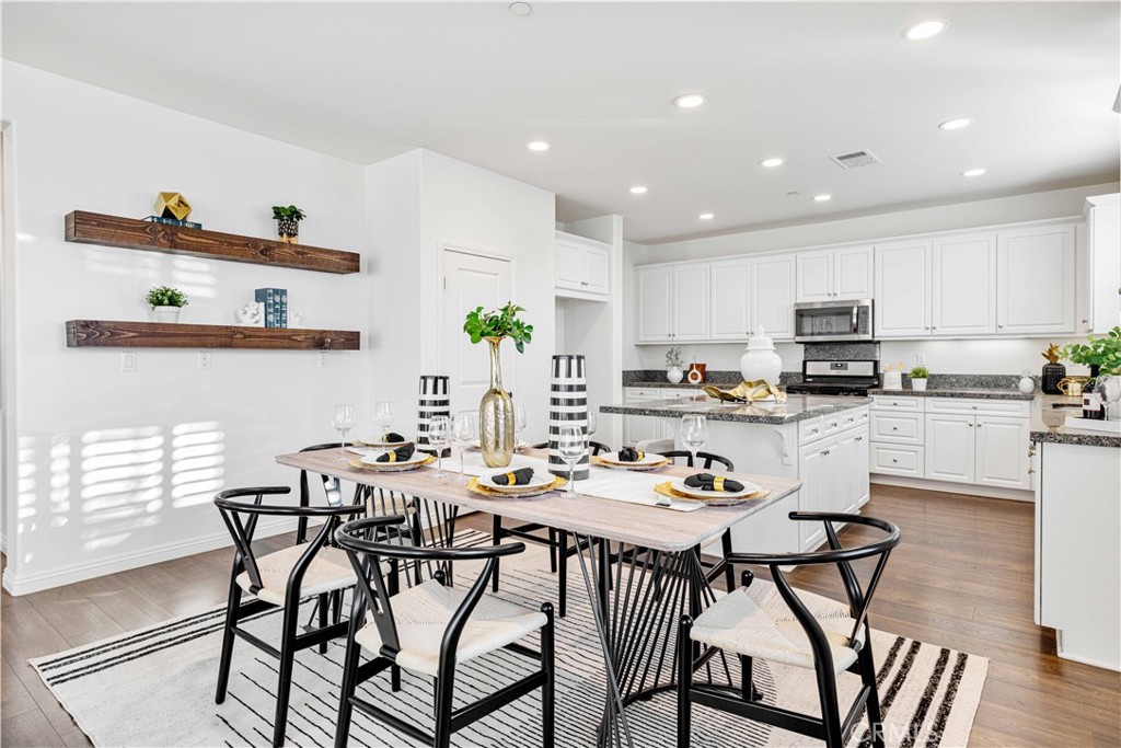 4004 S Cloverdale Way