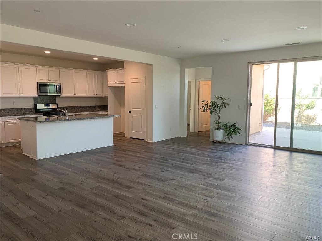 3265 E Mayacama Way