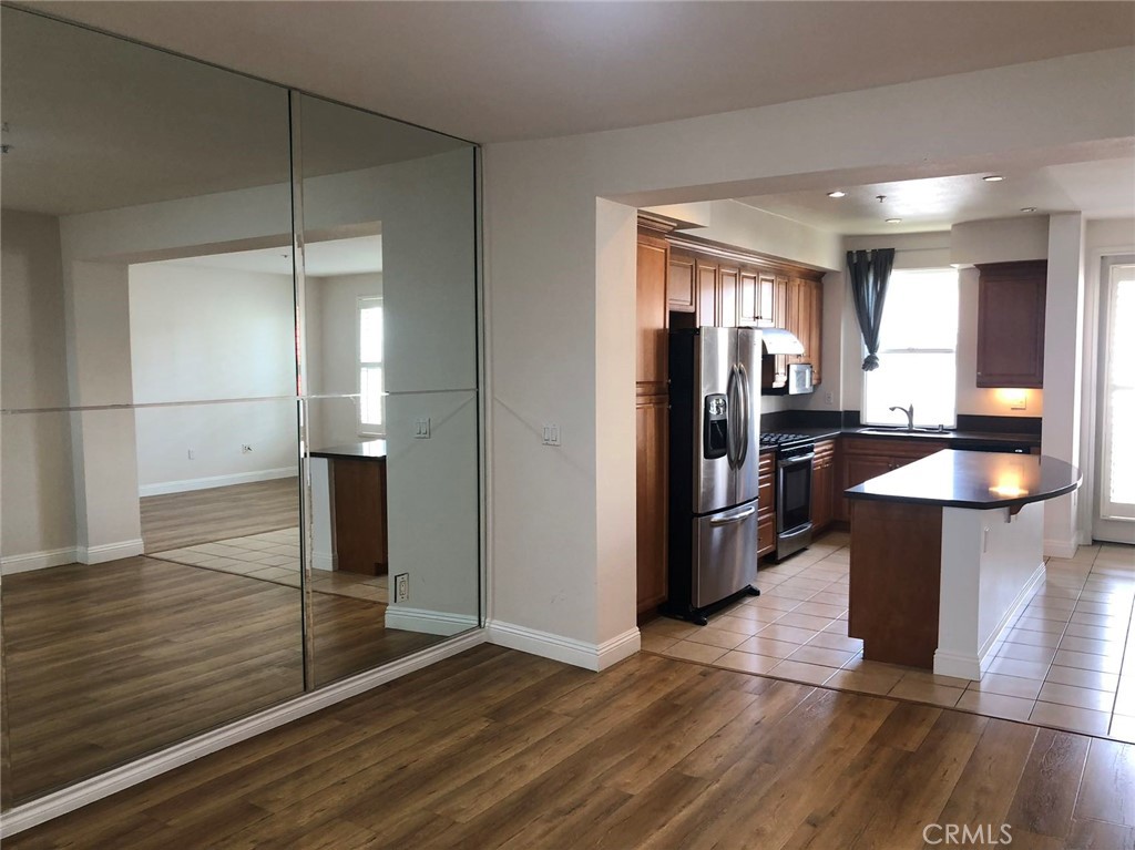 83 E COMMONWEALTH Ave PHB