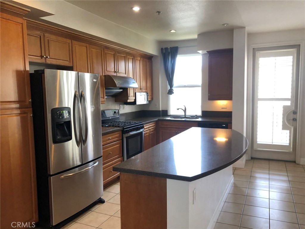 83 E COMMONWEALTH Ave PHB