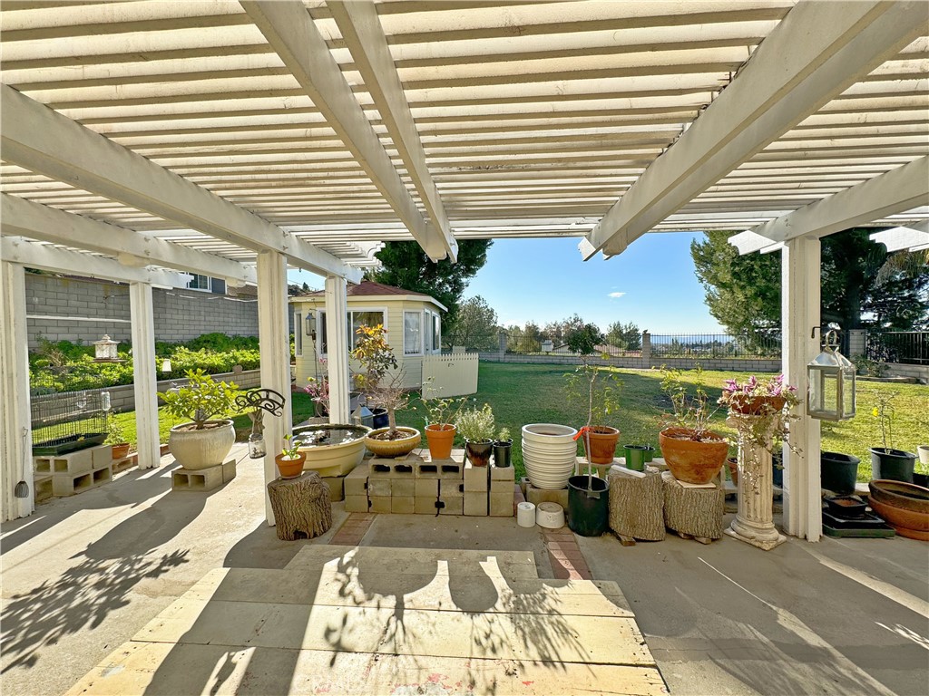 865 Featherwood Drive