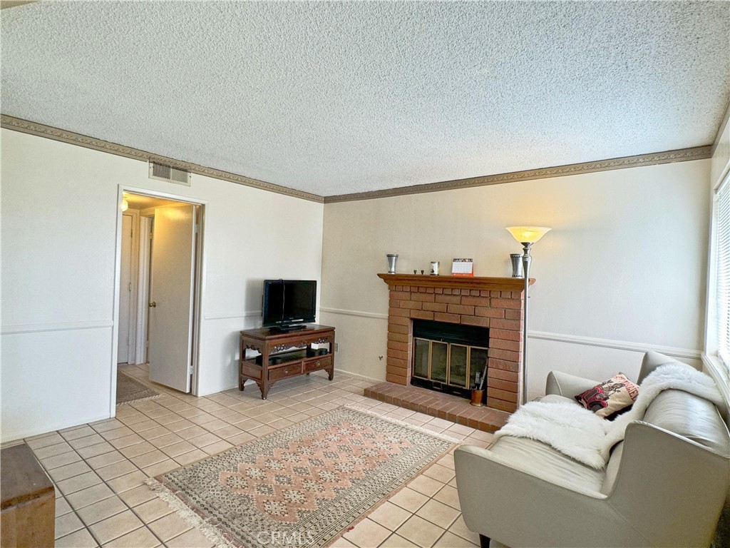 865 Featherwood Drive