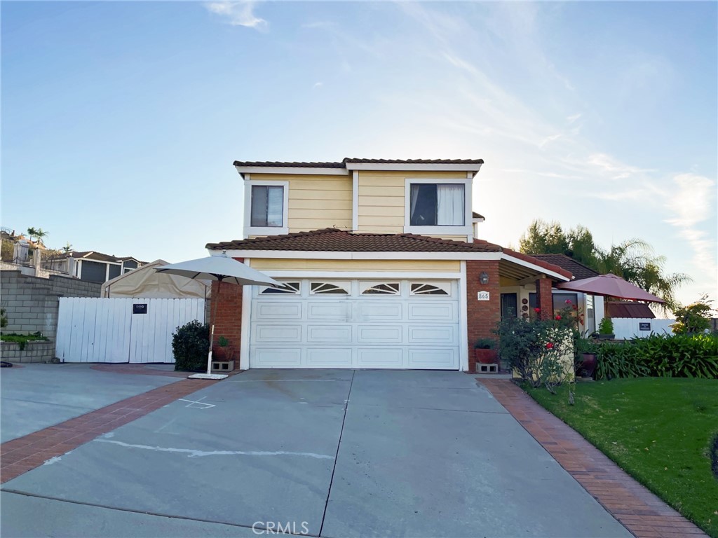 865 Featherwood Drive