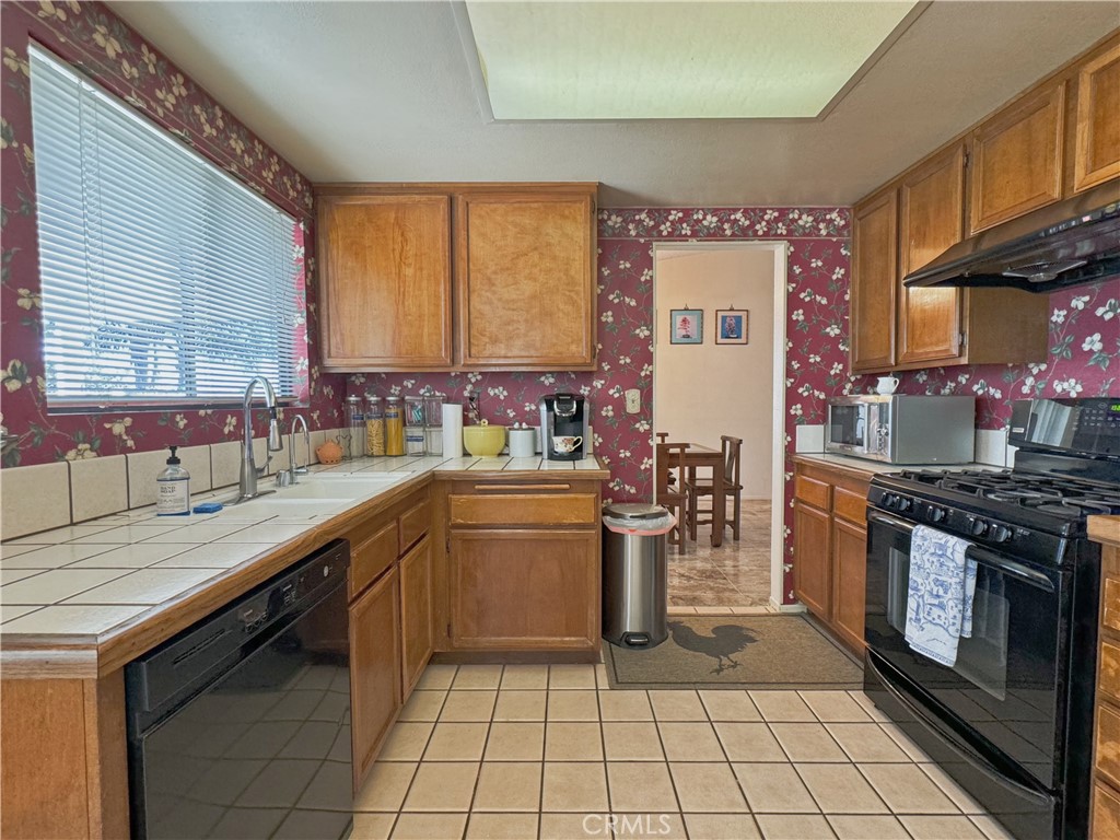 865 Featherwood Drive