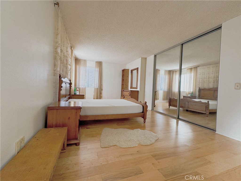 865 Featherwood Drive