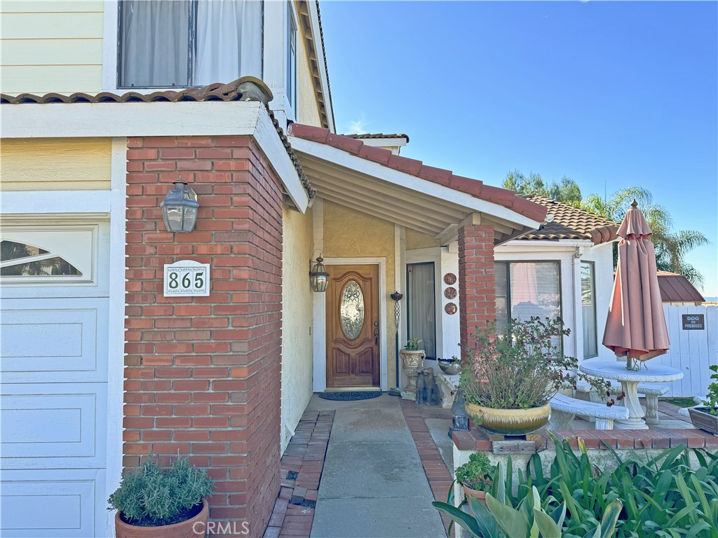 865 Featherwood Drive