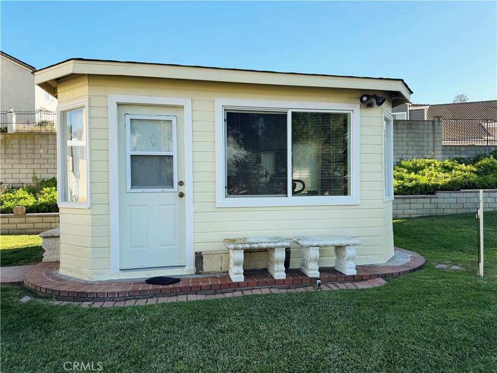 865 Featherwood Drive