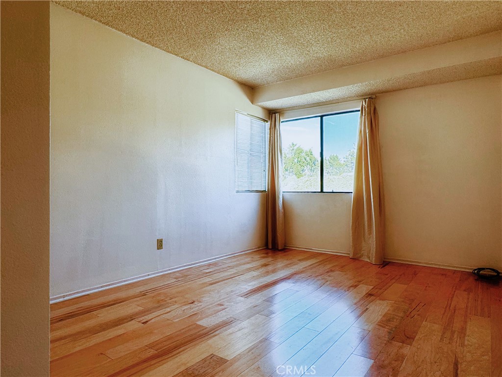 865 Featherwood Drive