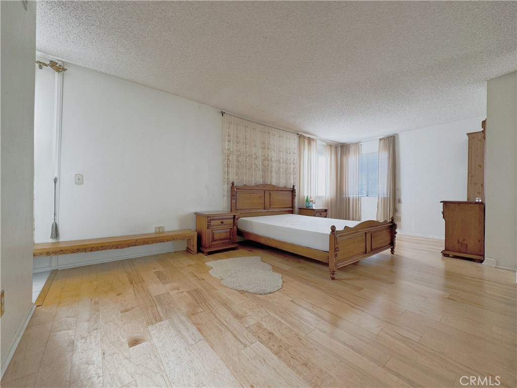 865 Featherwood Drive