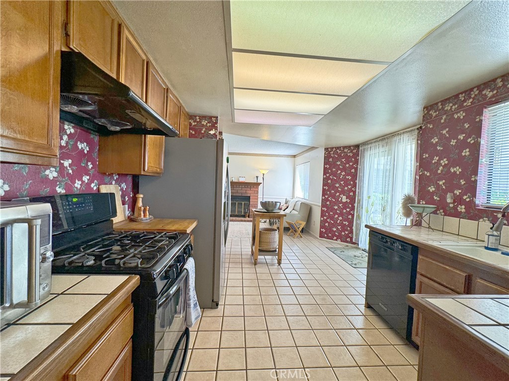 865 Featherwood Drive