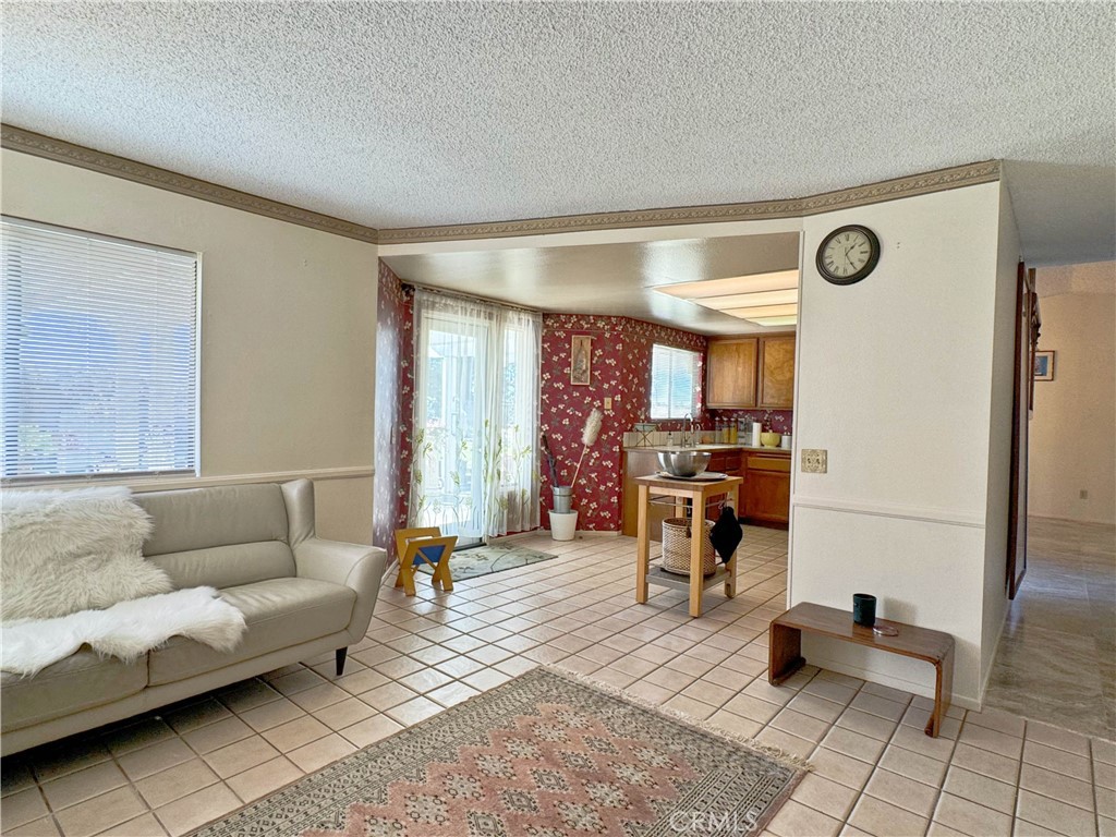 865 Featherwood Drive