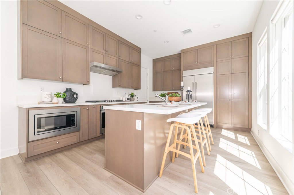 20746 W Bur Oak Circle