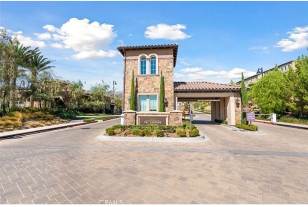 20746 W Bur Oak Circle