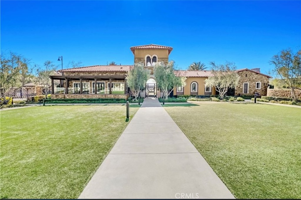 20746 W Bur Oak Circle