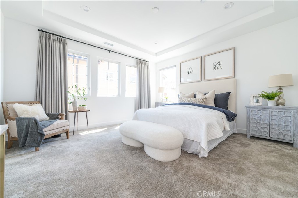 20746 W Bur Oak Circle