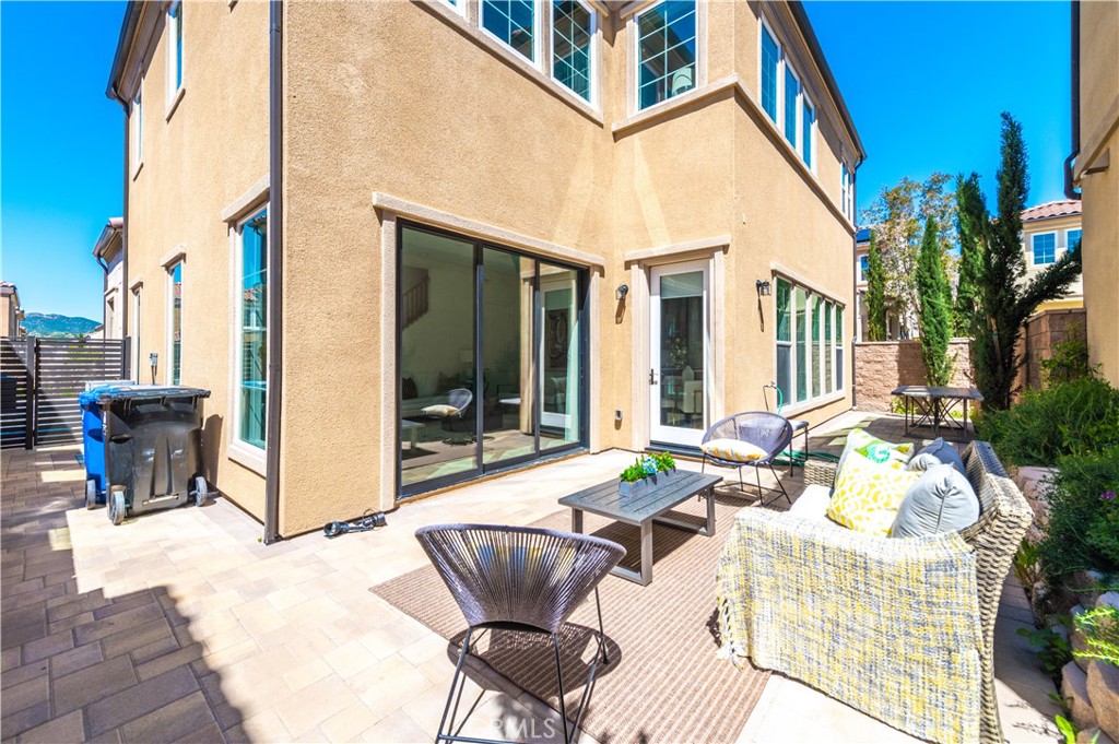 20746 W Bur Oak Circle