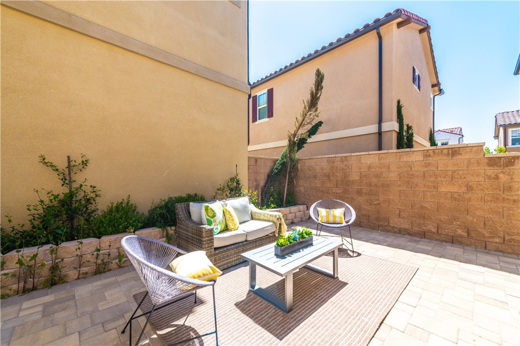 20746 W Bur Oak Circle