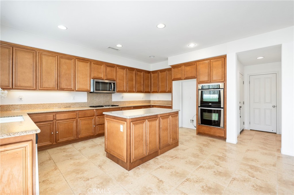 13070 Holmwood Ct