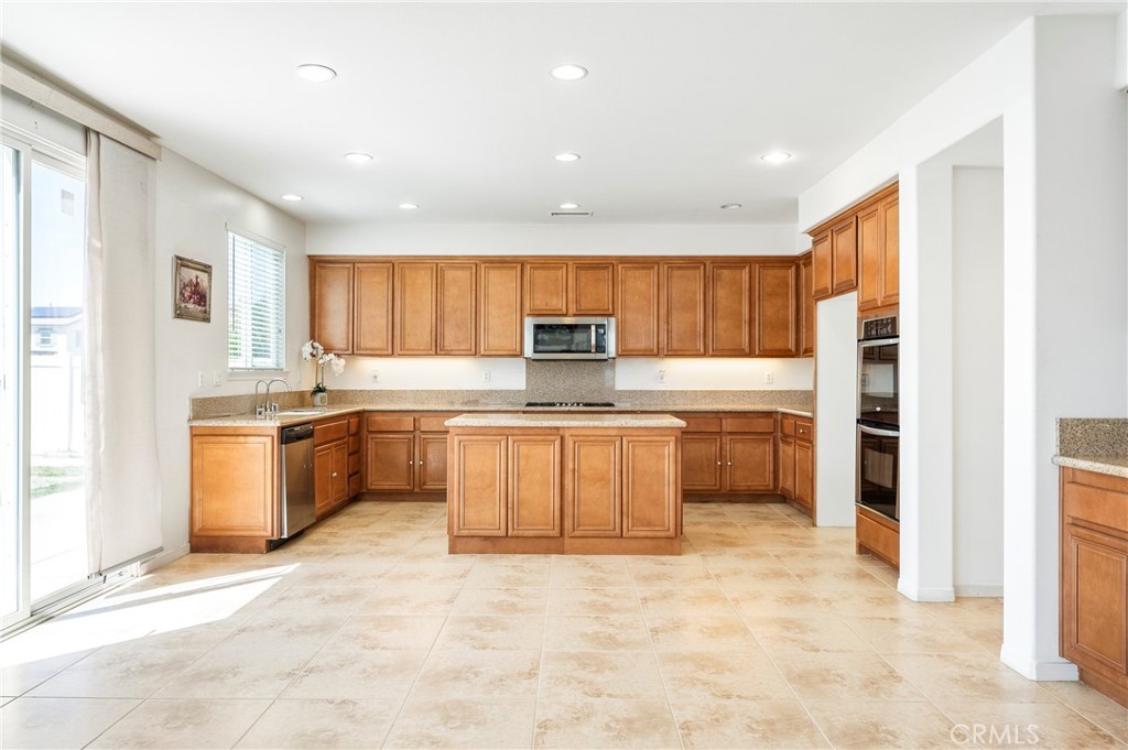 13070 Holmwood Ct