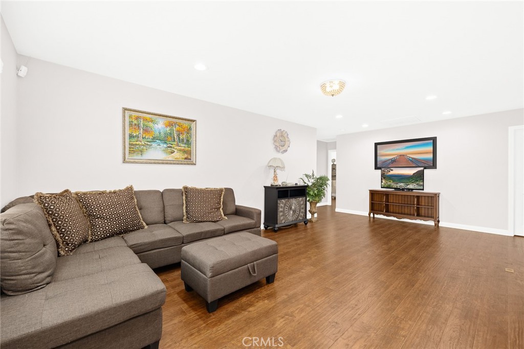 6530 Vanderbilt Street