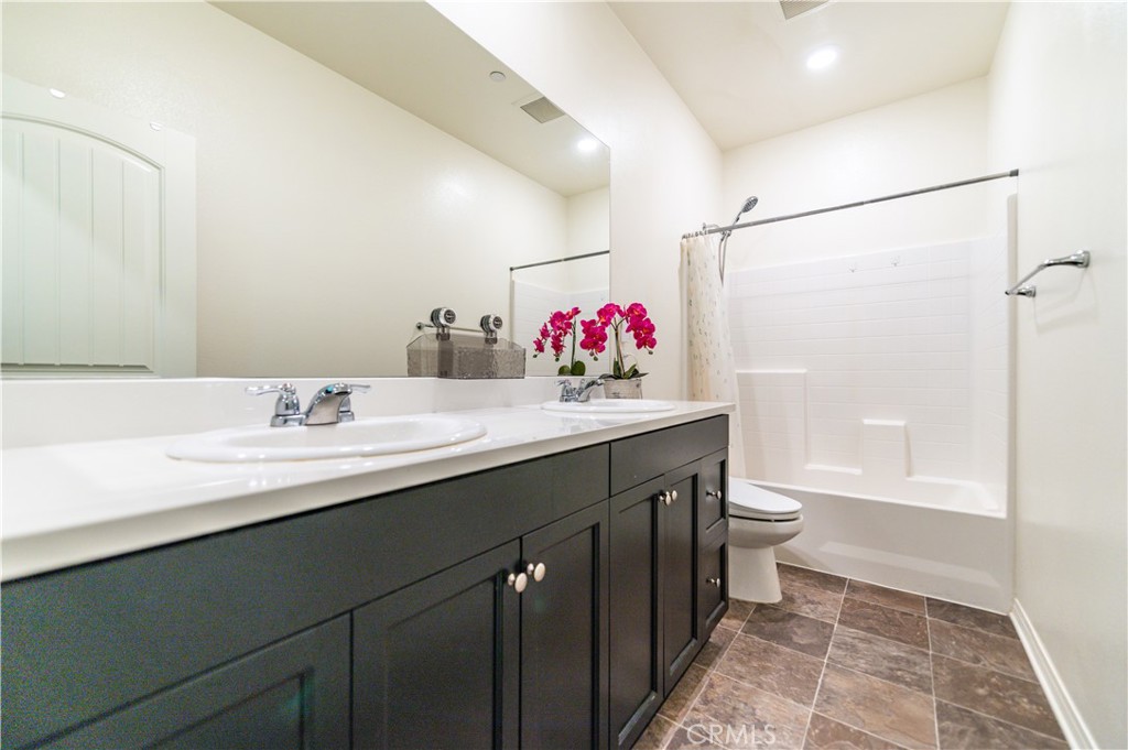 8635 Autumn Path Street