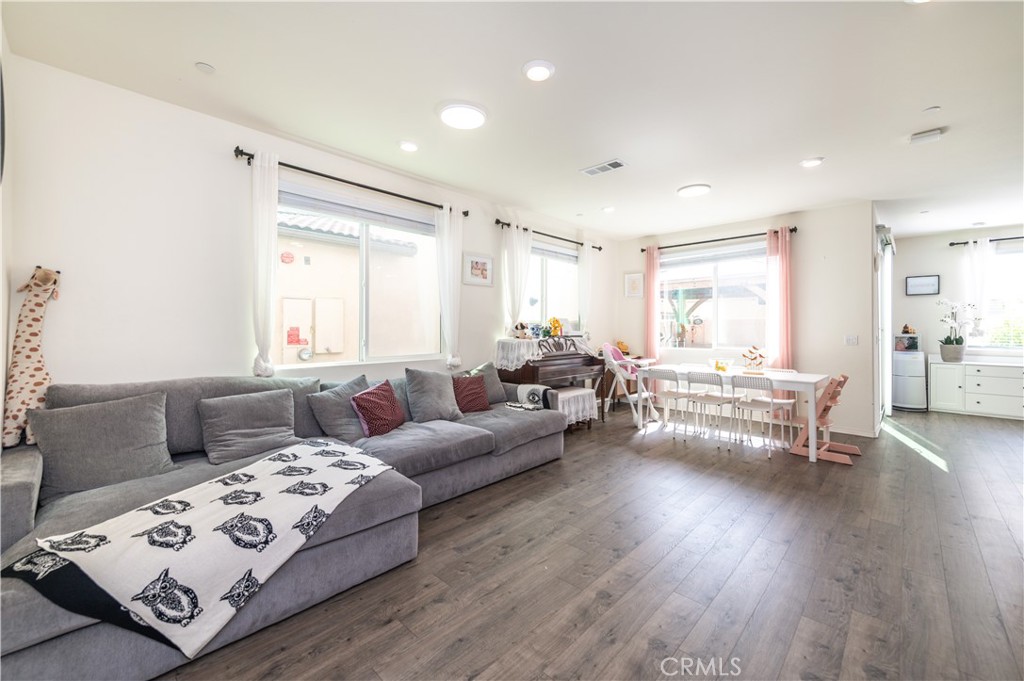 8635 Autumn Path Street