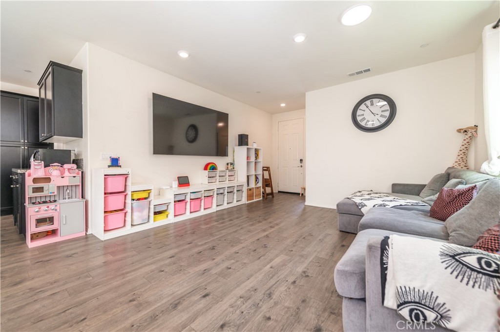 8635 Autumn Path Street