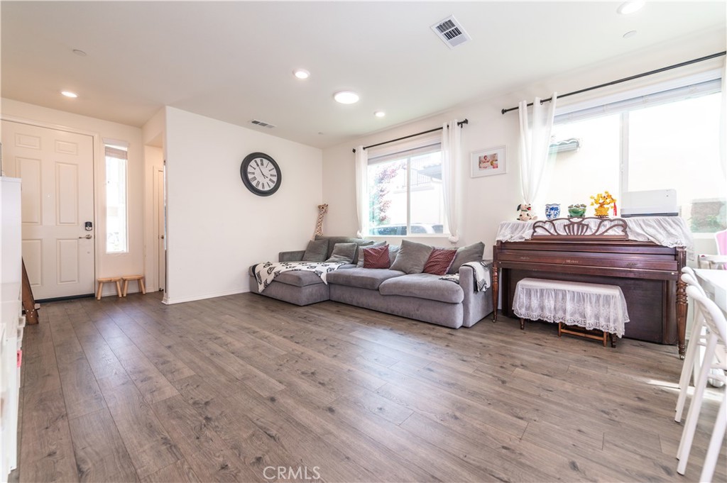 8635 Autumn Path Street