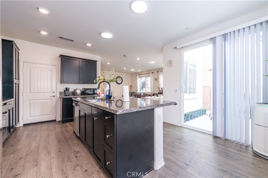 8635 Autumn Path Street