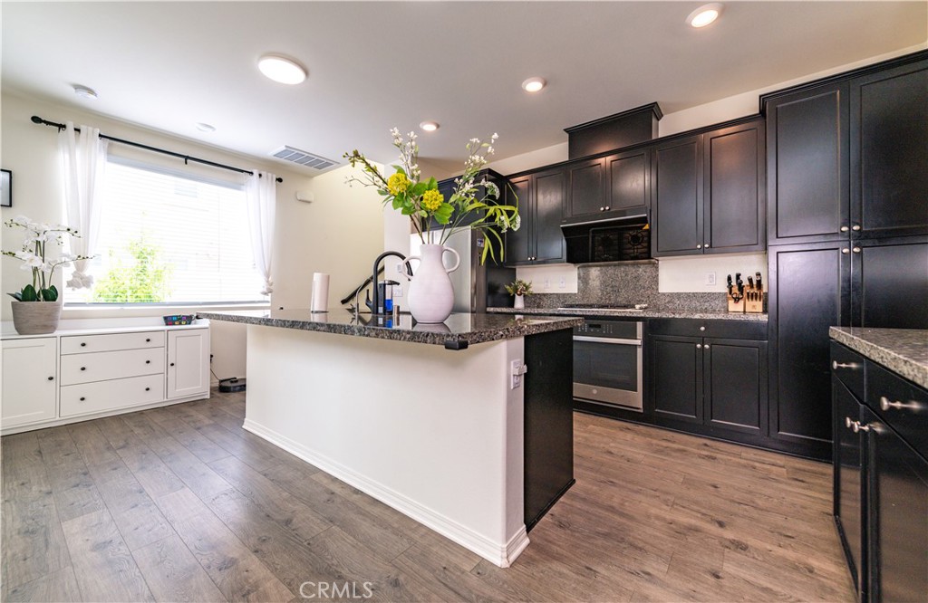 8635 Autumn Path Street