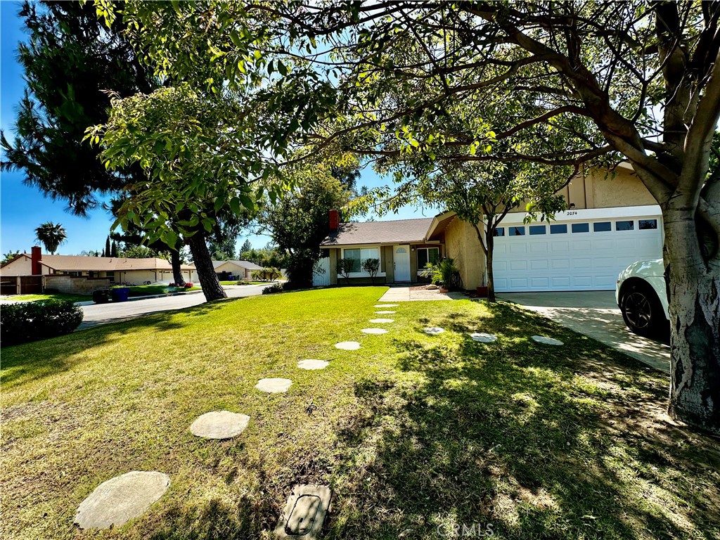 2074 S Hope Pl