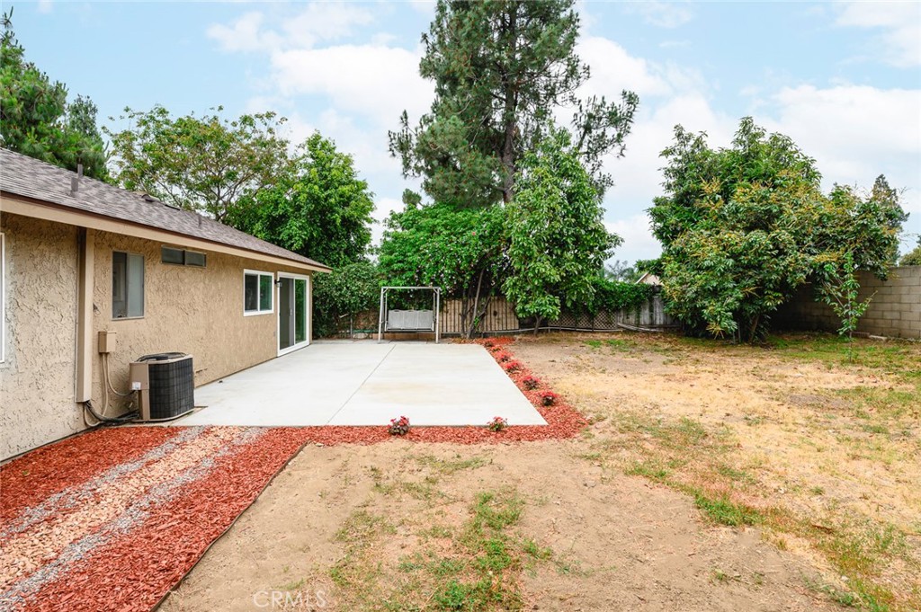 2074 S Hope Pl