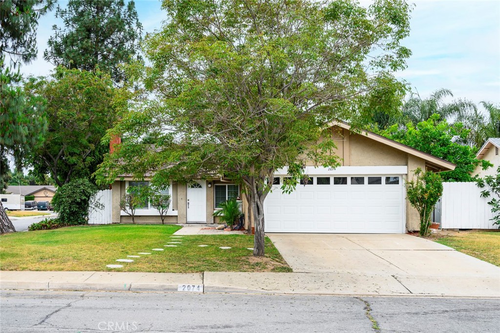 2074 S Hope Pl