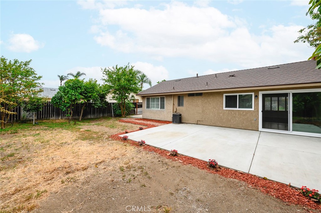 2074 S Hope Pl