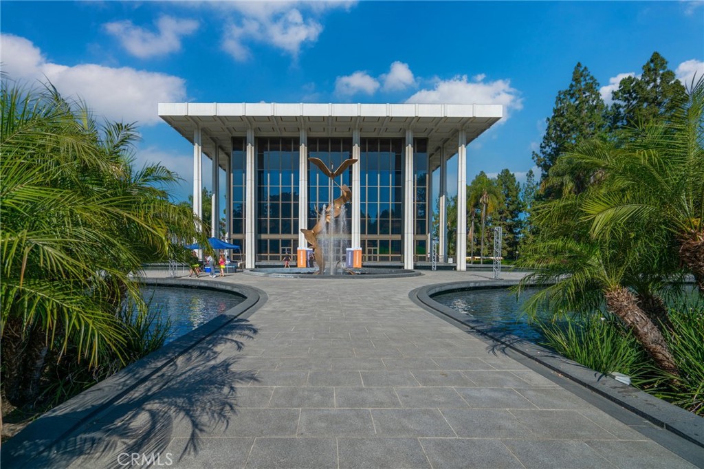 196 S Orange Grove Boulevard 304